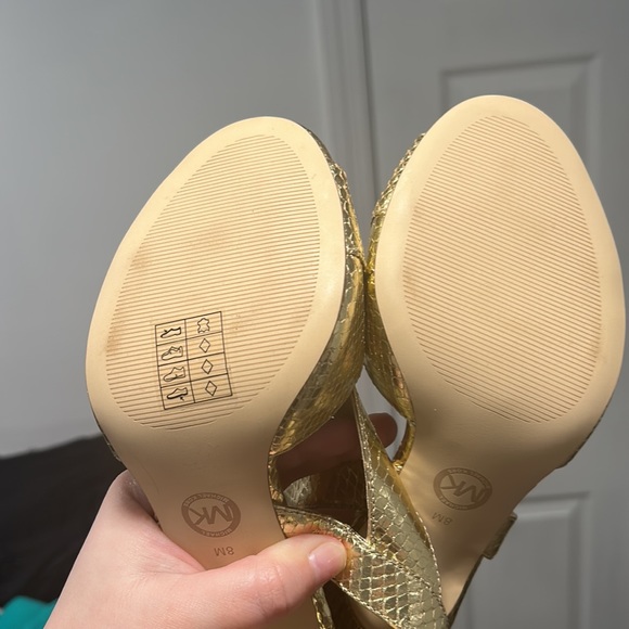 New in Box Michael Kors Gold Snakeskin  Becky Sandals Size 8 - Picture 5 of 5